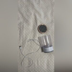 Makeup brush cleaner